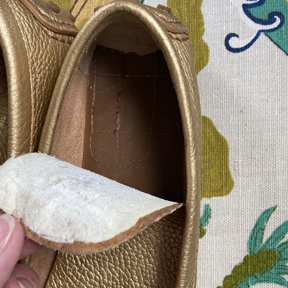 Tory Burch Gold Leather Driving Shoes Size 7.5 Excellent Condition - Picture 10 of 13